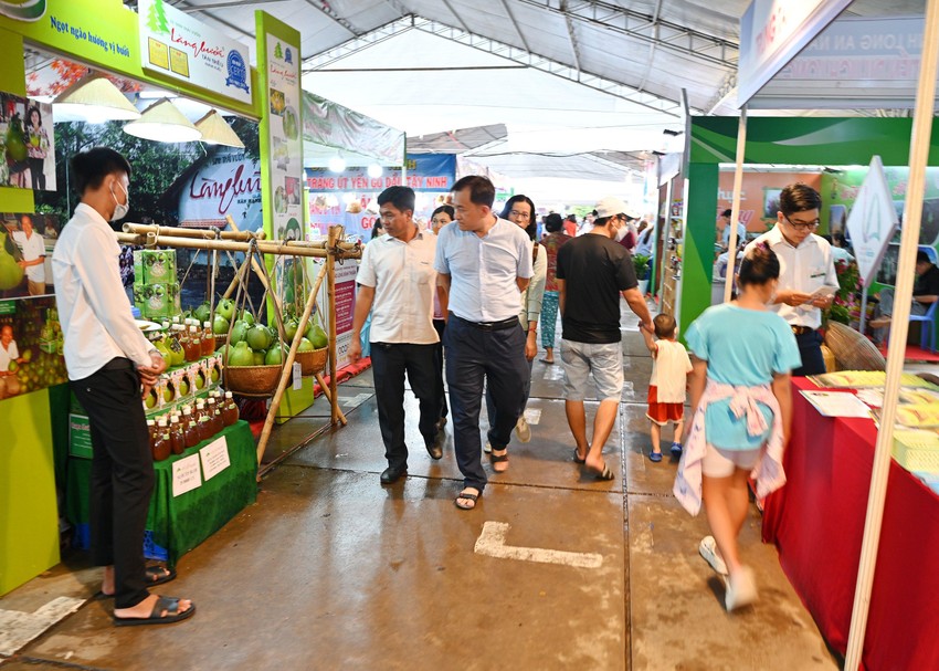 Khai mạc Lễ hội ẩm thực đường phố, làng nghề truyền thống tỉnh Long An