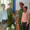 2 Chánh văn phòng huyện ở Bình Phước bị bắt