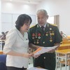 ĐBQH Phạm Khánh Phong Lan trả lời ý kiến của cử tri tại buổi tiếp xúc. Ảnh: NGUYỄN YÊN