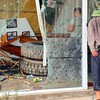Hy hữu xe tải đang chạy thì 2 bánh 'rụng' lăn vào quán trà sữa