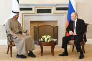 Tổng thống Nga Vladimir Putin (phải) cùng với Tổng thống UAE Mohammed bin Zayed bin Sultan Al-Nahyan. Ảnh: Pavel Bednyakov/POOL/TASS