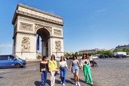 Thêm Séc dừng cấp visa: Tour đi châu Âu có gặp khó?