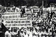 Nhân dân Hà Nội tham dự mít-tinh phản đối Anh - Pháp chiếm đóng Nam bộ.