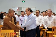 Chủ tịch nước Nguyễn Xuân Phúc tiếp xúc với cử tri huyện Hóc Môn, TP.HCM vào chiều 12-10.