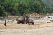 Bình Định: Sạt lở nghiêm trọng ở sông Hà Thanh, người dân thấp thỏm
