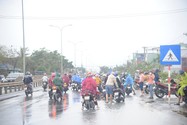 Quốc lộ 1 qua tỉnh Quảng Nam ngập sâu, xe phải quay đầu