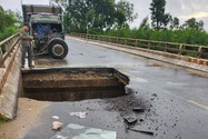 Quốc lộ 14B qua Quảng Nam bị chia cắt vì hố tử thần và sạt lở nghiêm trọng