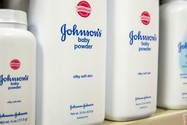 Johnson &amp; Johnson ngừng bán phấn rôm trẻ em làm từ bột talc trên toàn thế giới