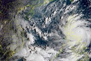 Đĩa mây bão Noru cách miền Trung hơn 1.000 km nhưng bắt đầu gây mưa