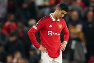 Bị Ten Hag phớt lờ, Ronaldo mang nỗi lo người thừa