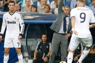 Mourinho nói điều lạ lùng về Benzema 