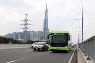 Khen thưởng nhân viên và tài xế trả lại tài sản bỏ quên trên xe buýt cho khách