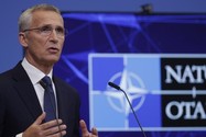 Tổng thư ký NATO - ông Jens Stoltenberg phát biểu trong cuộc họp báo về việc Nga sáp nhập 4 khu vực của Ukraine tại trụ sở liên minh ở Brussels (Bỉ) ngày 30-9. Ảnh: AP