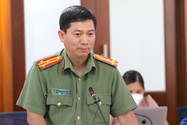 Thượng tá Lê Mạnh Hà, Phó Trưởng phòng tham mưu (PV01) Công an TP.HCM, trả lời báo chí. Ảnh: NGUYỄN NHÂN