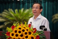 Bí thư Thành uỷ TP.HCM Nguyễn Văn Nên phát biểu tại hội nghị. Ảnh: NGUYỆT NHI
