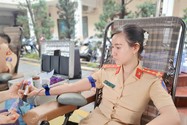 Đoàn viên thanh niên Phòng CSGT TP.HCM hiến máu vào ngày 20-9. Ảnh: NGUYỄN TIẾN