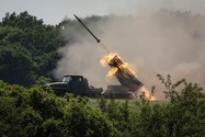 Soi sức mạnh pháo phản lực &apos;Bão táp&apos; BM-27 Uragan mà cả Nga và Ukraine dùng để tấn công nhau