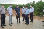 Thứ trưởng Bộ GTVT kiểm tra cao tốc Cam Lộ - La Sơn trước bão số 5