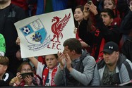CĐV Liverpool đưa UEFA ra tòa