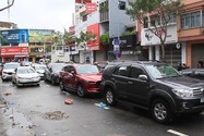 Ô tô nằm la liệt trên đường sau trận ngập kinh hoàng ở Đà Nẵng 
