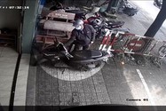 Hai thanh niên phối hợp trộm xe ngay gần trụ sở Công an phường