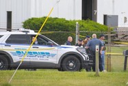 Lực lượng cảnh sát có mặt tại hiện trường xảy ra vụ xả súng tại cơ sở sản xuất máy móc của công ty Columbia Machine ở thị trấn Smithsburg, bang Maryland, Mỹ vào ngày 9-6.