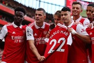 'Hủy diệt' Nottingham, Arsenal lấy lại ngôi đầu Premier League