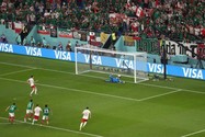 Lewandowski đá hỏng penalty, Ba Lan chia điểm với Mexico