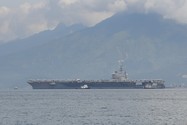Ngắm tàu sân bay Mỹ USS Ronald Reagan trên vịnh Đà Nẵng