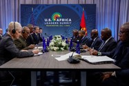 Ngoại trưởng Mỹ Antony Blinken và Bộ trưởng Quốc phòng Mỹ Lloyd Austin hội đàm với Tổng thống Angola Joao Lourenco tại Hội nghị thượng đỉnh các nhà lãnh đạo Mỹ-Châu Phi 2022. Ảnh: Evelyn Hockstein/REUTERS