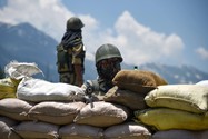 Binh sĩ Ấn Độ tại khu vực biên giới với Trung Quốc. Ảnh: SOPA Images/ZUM
