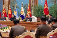 Nhà lãnh đạo Triều Tiên Kim Jong-un chủ trì Hội nghị quân uỷ trung ương hôm 6-2. Ảnh: KCNA