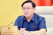 Chủ tịch Quốc hội Vương Đình Huệ tại phiên họp ngày 25-4.