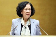 Trưởng ban Tổ chức Trung ương Trương Thị Mai trình bày chuyên đề “Tiếp tục đổi mới phương thức lãnh đạo, cầm quyền của Đảng đối với hệ thống chính trị trong giai đoạn mới”.