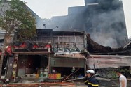 Cháy lớn ở Hà Nội, 7 ngôi nhà chìm trong lửa