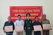 Khen thưởng người dân nhặt được 25 bánh heroin
