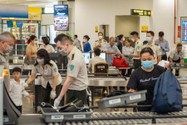 Phát hiện nhiều vụ &apos;cầm nhầm&apos; tài sản người khác ở sân bay Nội Bài