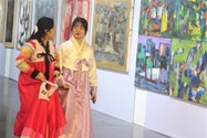 Triển lãm &apos;Hội tụ tinh hoa mỹ thuật Việt – Hàn&apos; thúc đẩy giao lưu văn hóa giữa 2 quốc gia