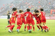 Các cầu thủ U-20 nữ Việt Nam rất hồn nhiên và vô tư với những chiến thắng đậm ở giai đoạn 1. Ảnh: VFF