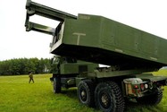Hệ thống pháo phản lực cơ động cao HIMARS của Mỹ tham gia tập trận quân sự tại Latvia hồi 26-9. ẢNH: REUTERS