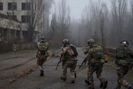 Quân Ukraine trong một cuộc tập trận hồi 20-1 tại Nhà máy điện hạt nhân Chernobyl,TP Pripyat (Ukraine). Ảnh: REUTERS