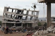 Một tòa nhà đổ sập tại Syria sau trận động đất kinh hoàng hồi 6-2. Ảnh: REUTERS