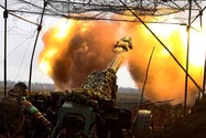 Pháo binh Kiev khai hỏa tại trận địa Bakhmut (Ukraine) hồi cuối tháng 4. Ảnh: REUTERS