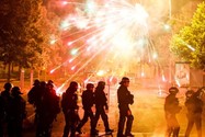 Protests continued in the suburbs of Paris (France) on the evening of June 29.  Photo: REUTERS