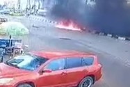 VIDEO: Kinh hoàng máy bay nhào xuống đường đông người rồi bốc cháy 