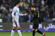 Ronaldo liên tiếp gặp chuyện không yên