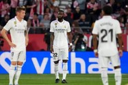 HLV Ancelotti giận dữ mắng cầu thủ Real sau trận thua thảm