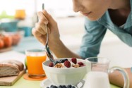 Bữa sáng ăn các loại thực phẩm này để giảm mỡ bụng và chống lão hoá