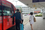 People can go to Tan Son Nhat airport via these bus routes