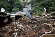 Cảnh hoang tàn sau đợt lũ lớn ở Nam Phi hồi đầu tuần. Ảnh: REUTERS
